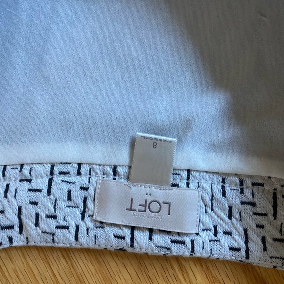 Black and white LOFT skirt with a little flair - Picture 3 of 4